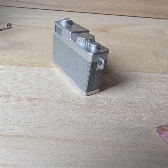 Miniature Camera Keychain - Picture 6 of 9